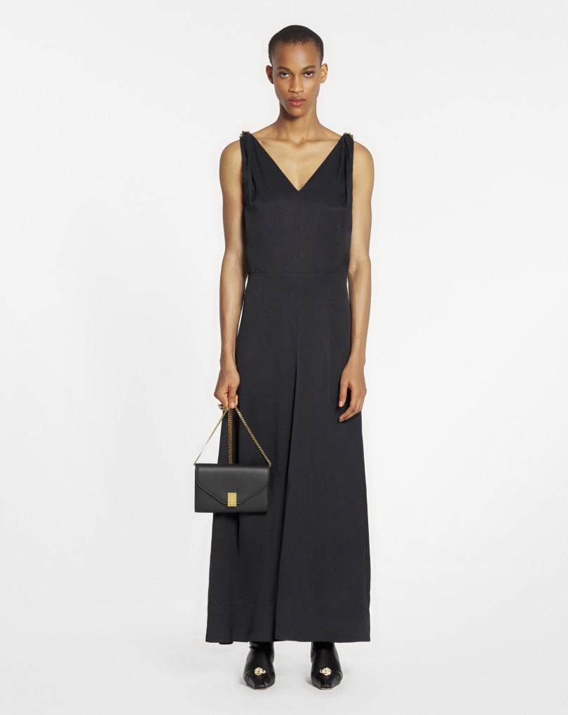 ROBE MIDI ÉVASÉE COL EN V SANS MANCHES EN SATIN