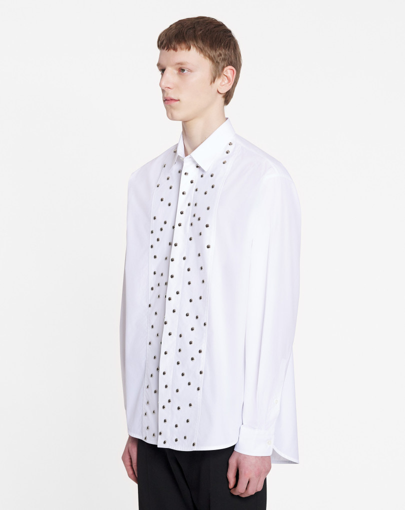 CHEMISE AMPLE À PLASTRON CLOUTÉ