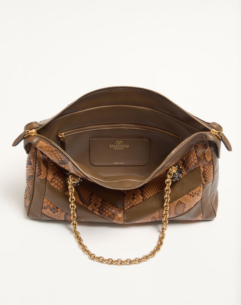 Valentino Garavani Panthea Mellemstor Skuldertaske i Python og Nappa med Chevron-motiv