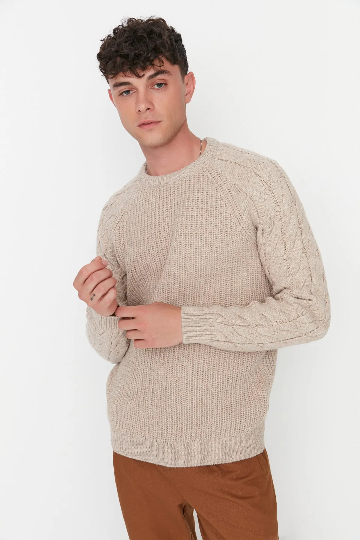 Trendyol Collection  Stone Regular Fit Rundhalspullover aus Haarstrick mit detailliertem Strickmuster TMNAW22KZ2059