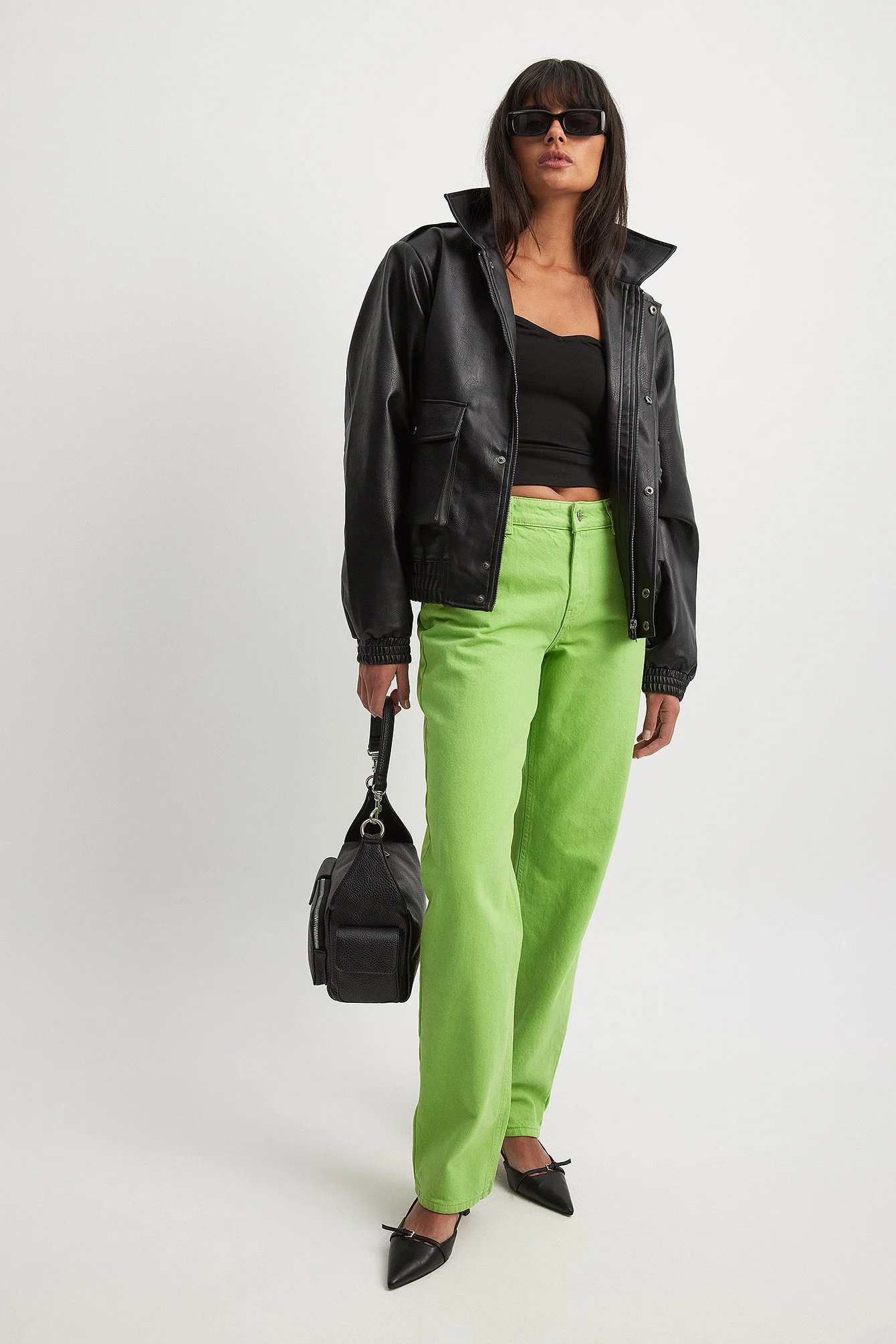 Jeans mit geradem Schnitt und mittelhoher Taille