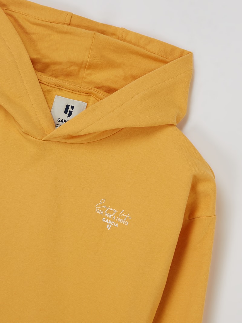 Hoodie mit Message in gelb