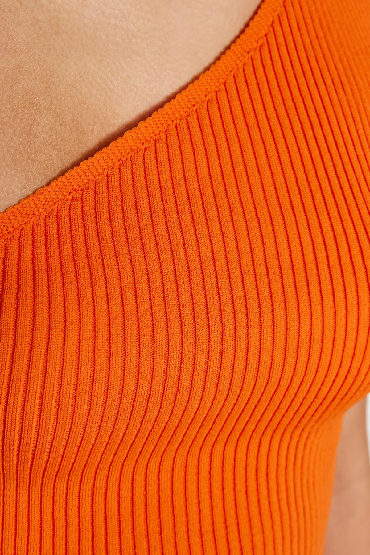 Trendyol Collection  Oranges Set aus kurzem Strickoberteil und -unterteil TWOSS23AU00050