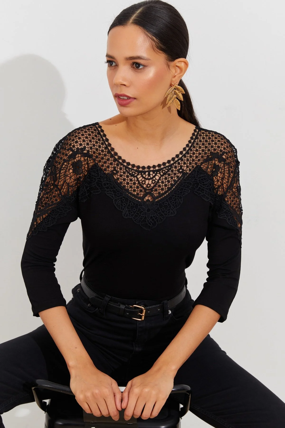 Cool & Sexy  Schwarze Damenbluse mit Spitzendetail BK1608