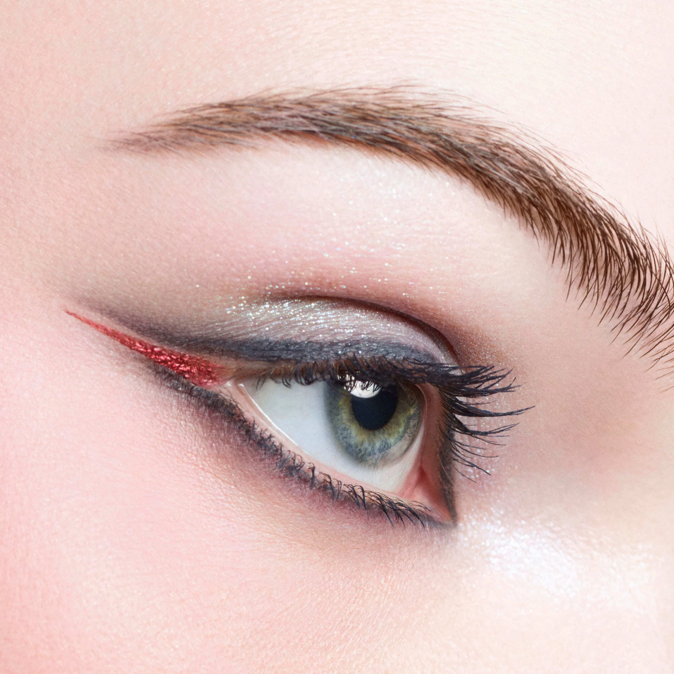 LE LINER DE CHANEL - ULTRA-PRESISTENTE, LANGDURIGE, WATERPROOF VLOEIBARE EYELINER