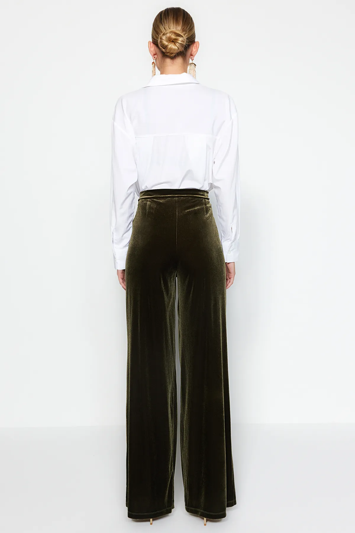 Trendyol Collection  Khakifarbene Cordhose in limitierter Auflage TPRAW23PL00018