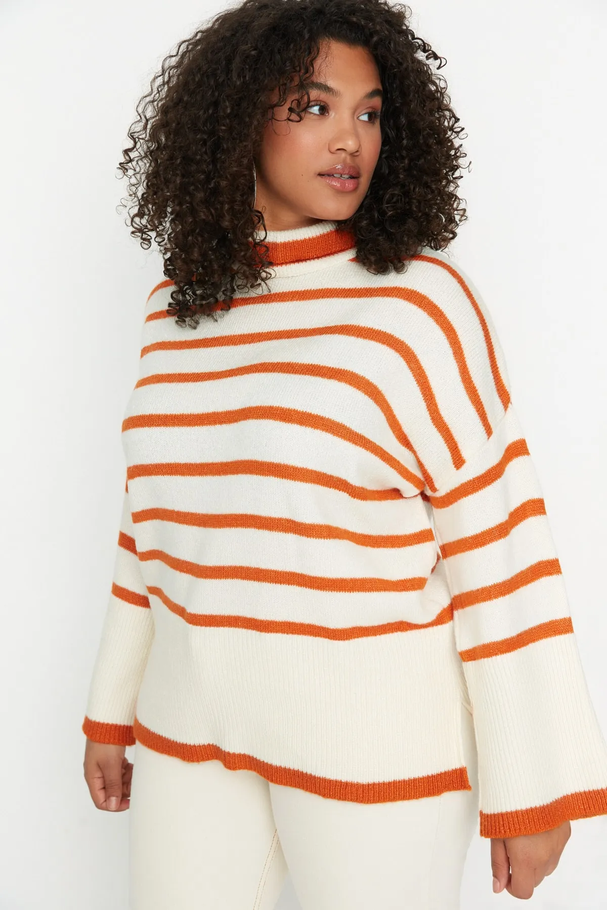 Trendyol Curve  Orange gestreifter Strickpullover TBBAW23AN00015