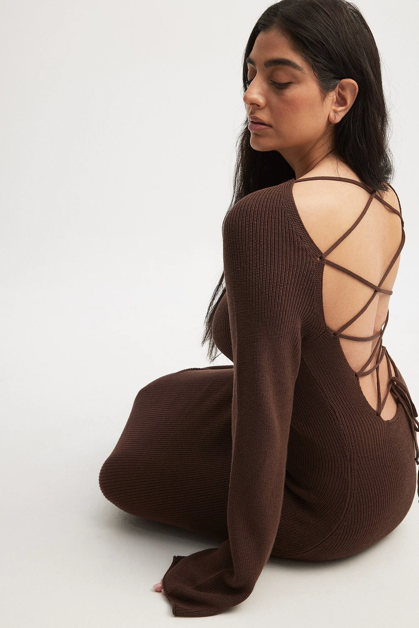 Kleid mit offenem gekreuztem Rücken