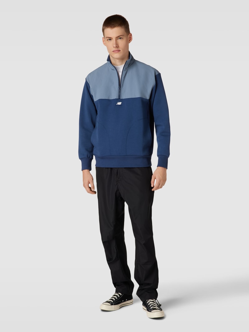 Sweatshirt mit Stehkragen und Reißverschluss in marineblau