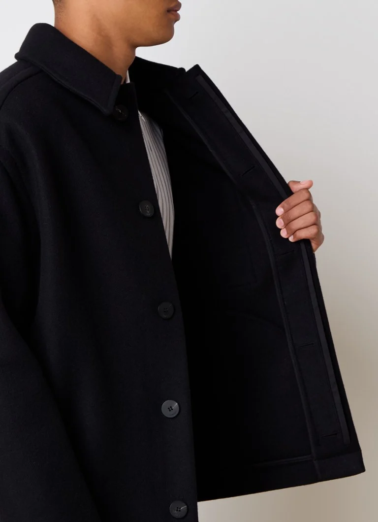 Jachetă Jacquemus Le Manteau Court din lână virgină, cu buzunar aplicat.