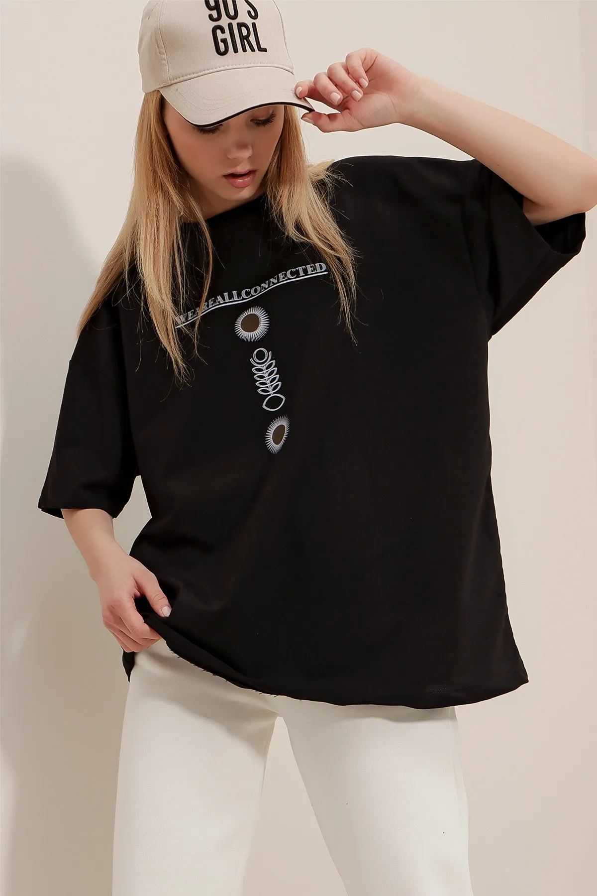 Trend Alaçatı Stili  Schwarzes Unisex-T-Shirt in Übergröße mit Rundhalsausschnitt, bedruckt, ALC-X9577