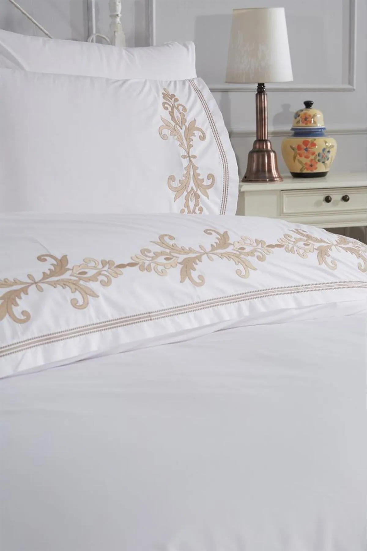 Çeyiz Diyarı  Adelina Besticktes 6-teiliges Bettbezug-Set, Creme