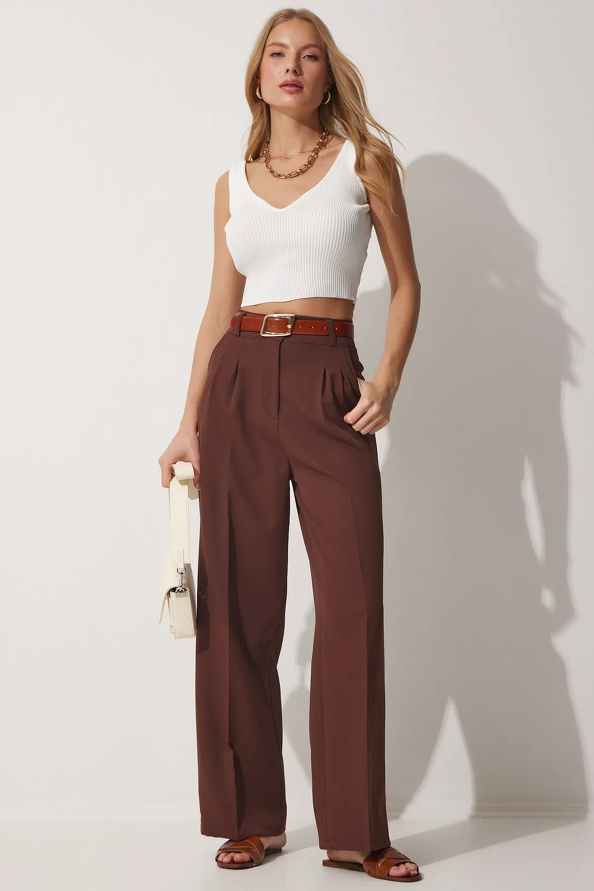 Happiness İstanbul  Maskuline Webhose mit weitem Bein