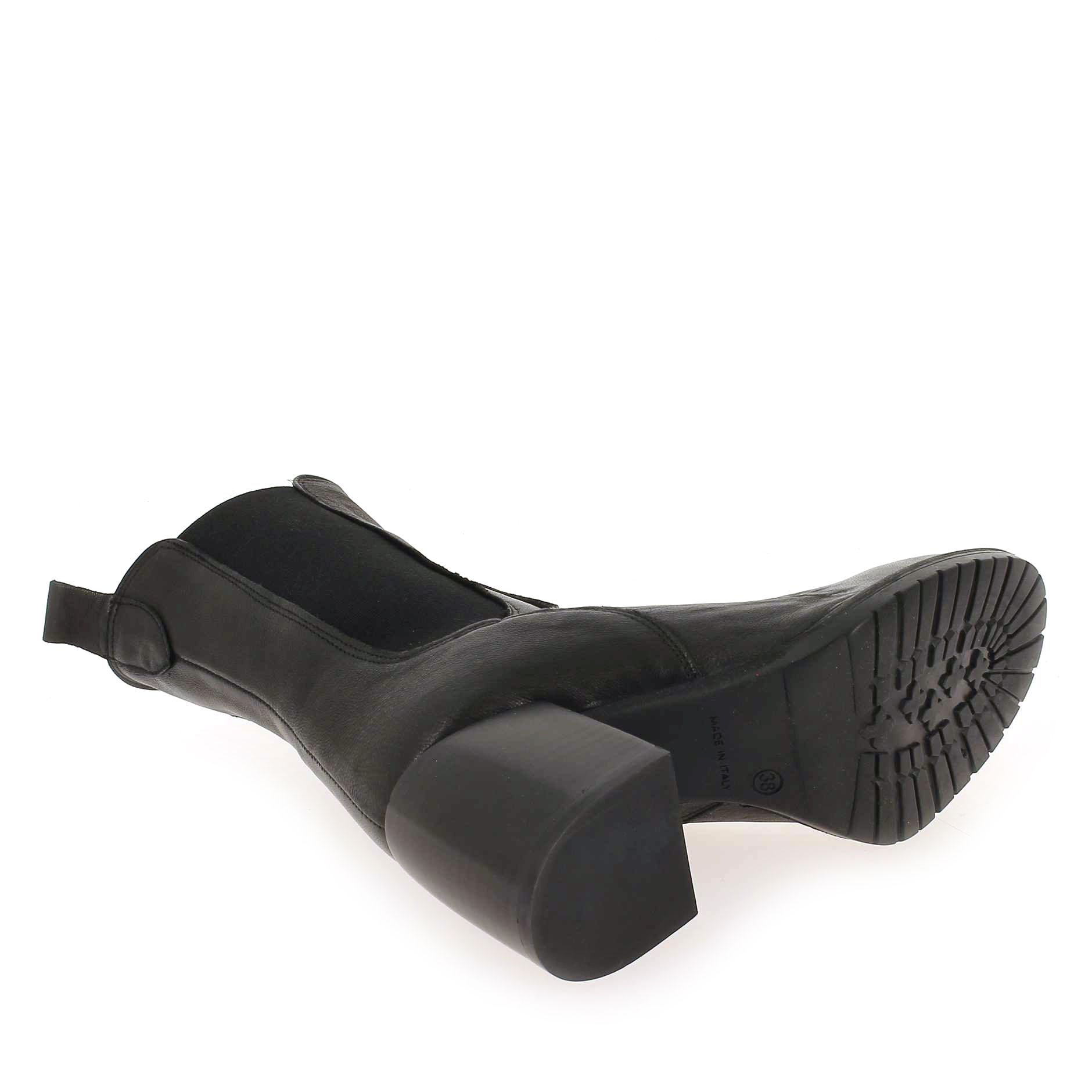 Emanuele Crasto   35003 - Noir