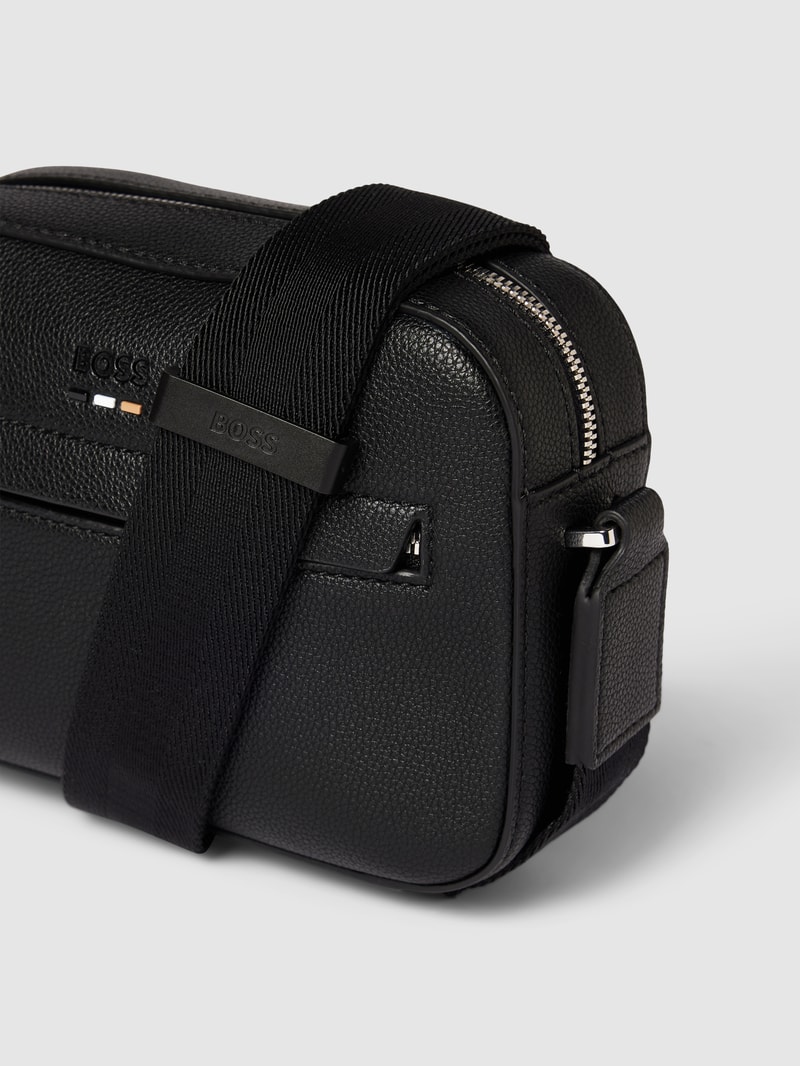 Umhängetasche mit Label-Details Modell 'Ray' in schwarz