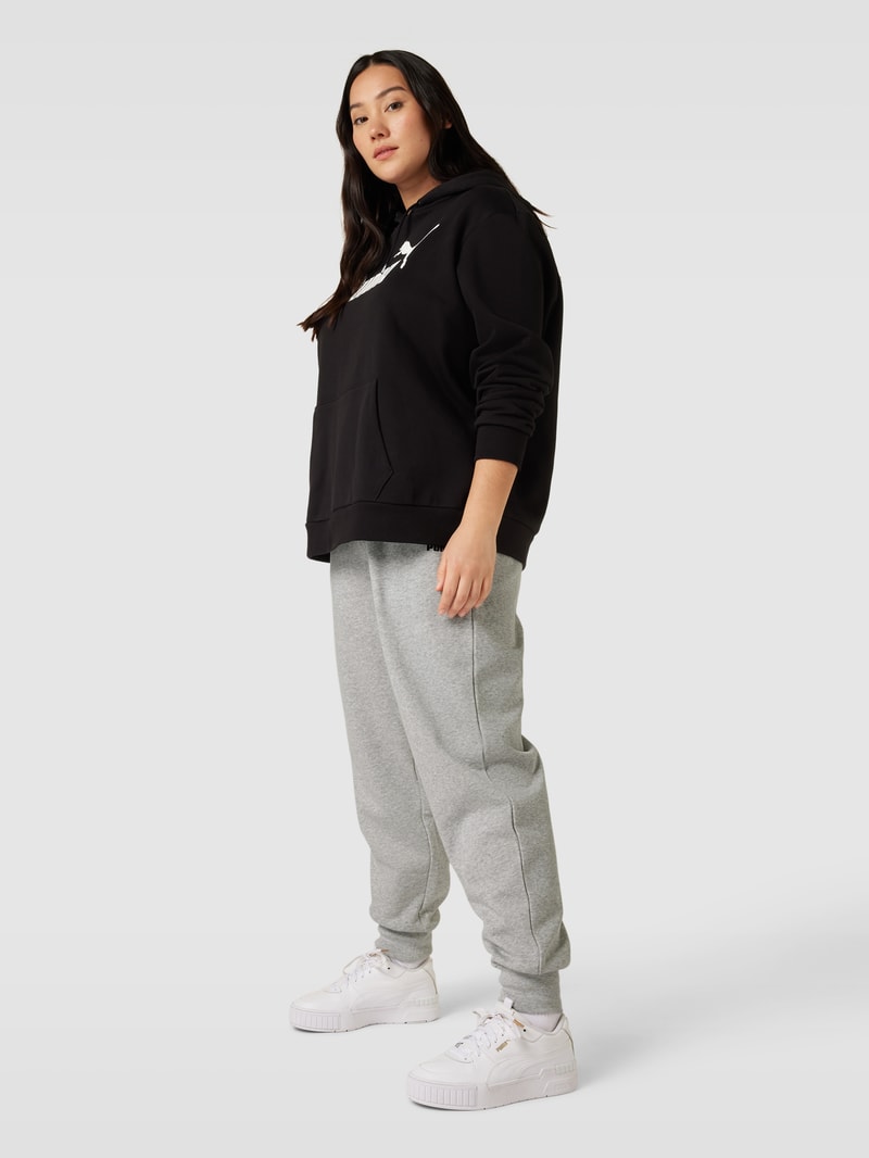 PLUS SIZE Sweatpants mit Label-Detail in hellgrau meliert