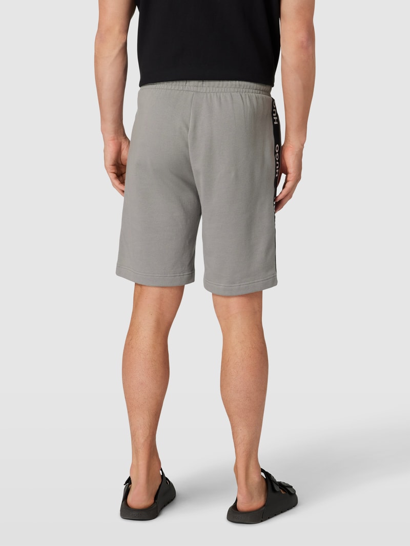 Sweatshorts mit Logo-Details Modell 'Sporty' in mittelgrau