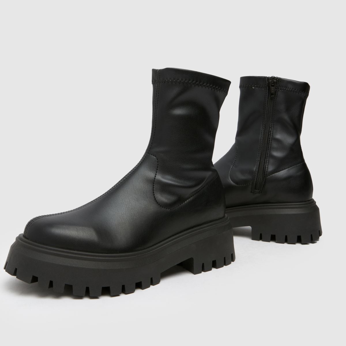 Gležnarji z debelimi nogavicami Schuh Amiyah v črni barvi