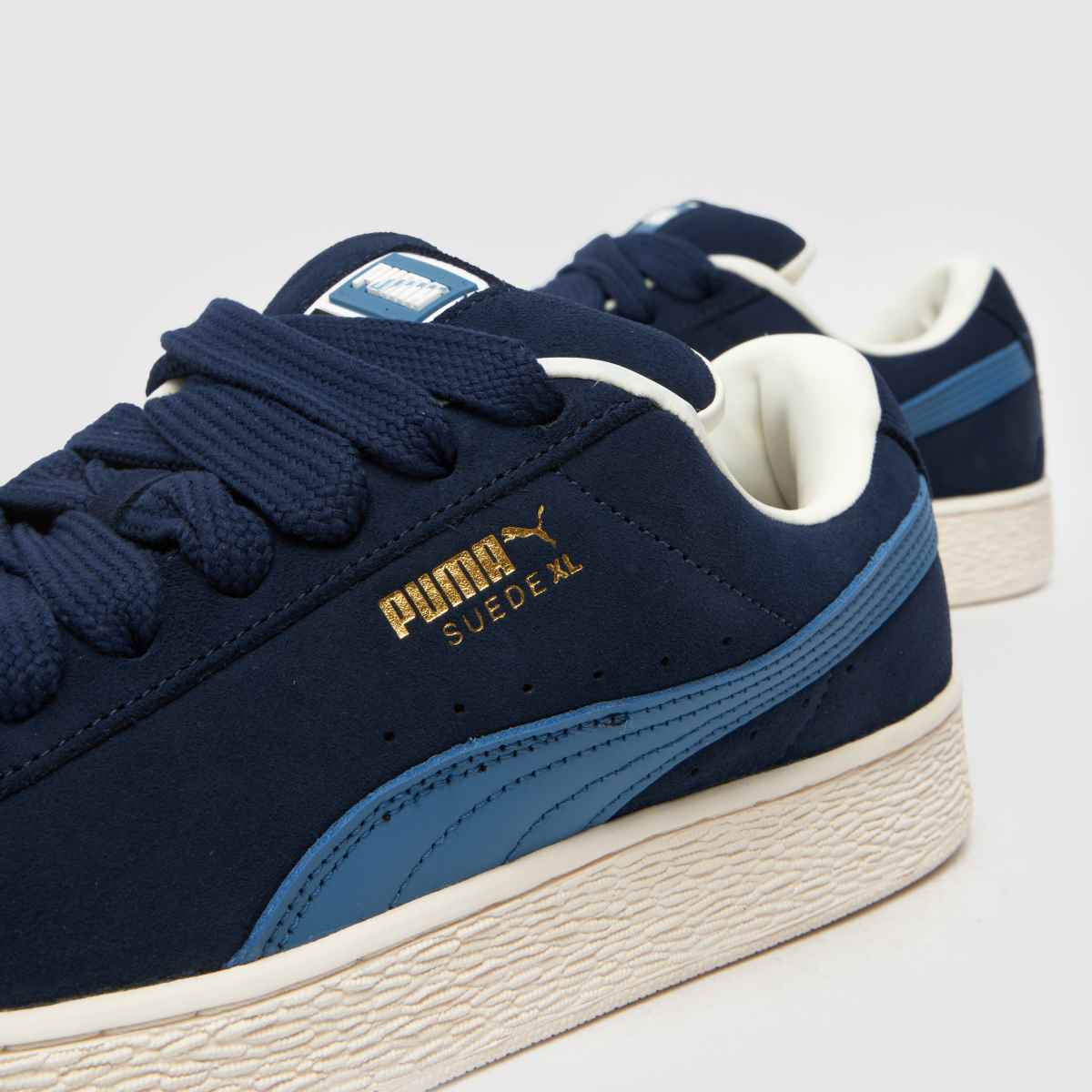 PUMA – Marinblå XL-sneakers i mocka