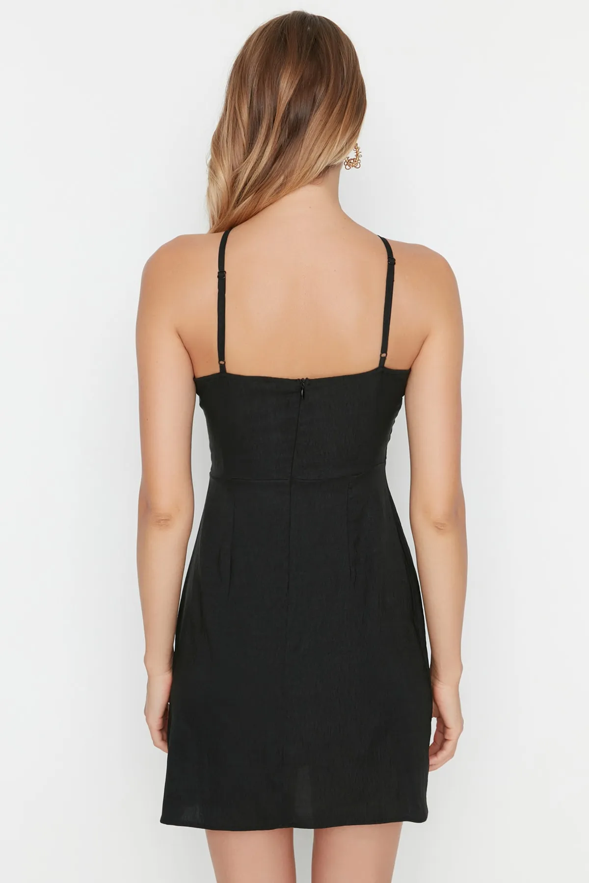 Trendyol Collection  Schwarzes Neckholder-Webkleid TWOSS22EL00564