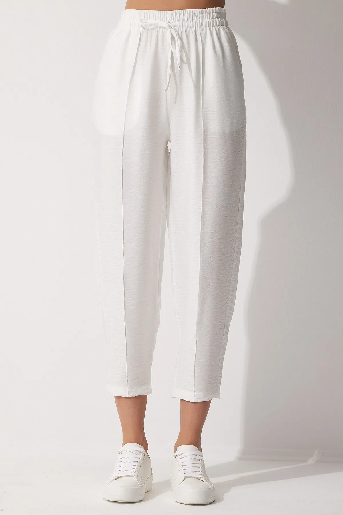 Happiness İstanbul  Weiße Shalwar-Hose aus Leinen für Damen mit Seitentaschen TO00050