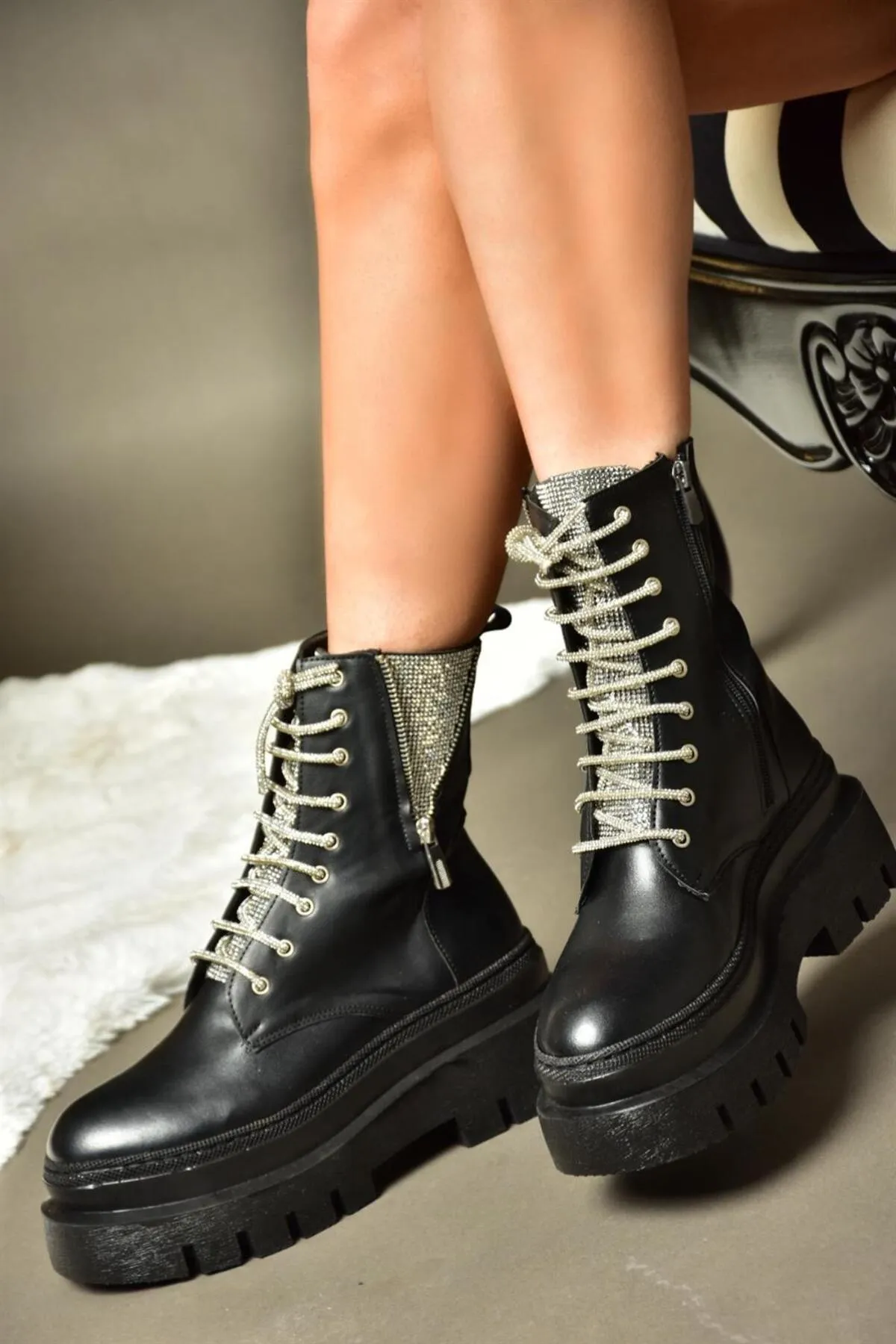 Fox Shoes  R726659009 Schwarze Steinschnürstiefel für Damen
