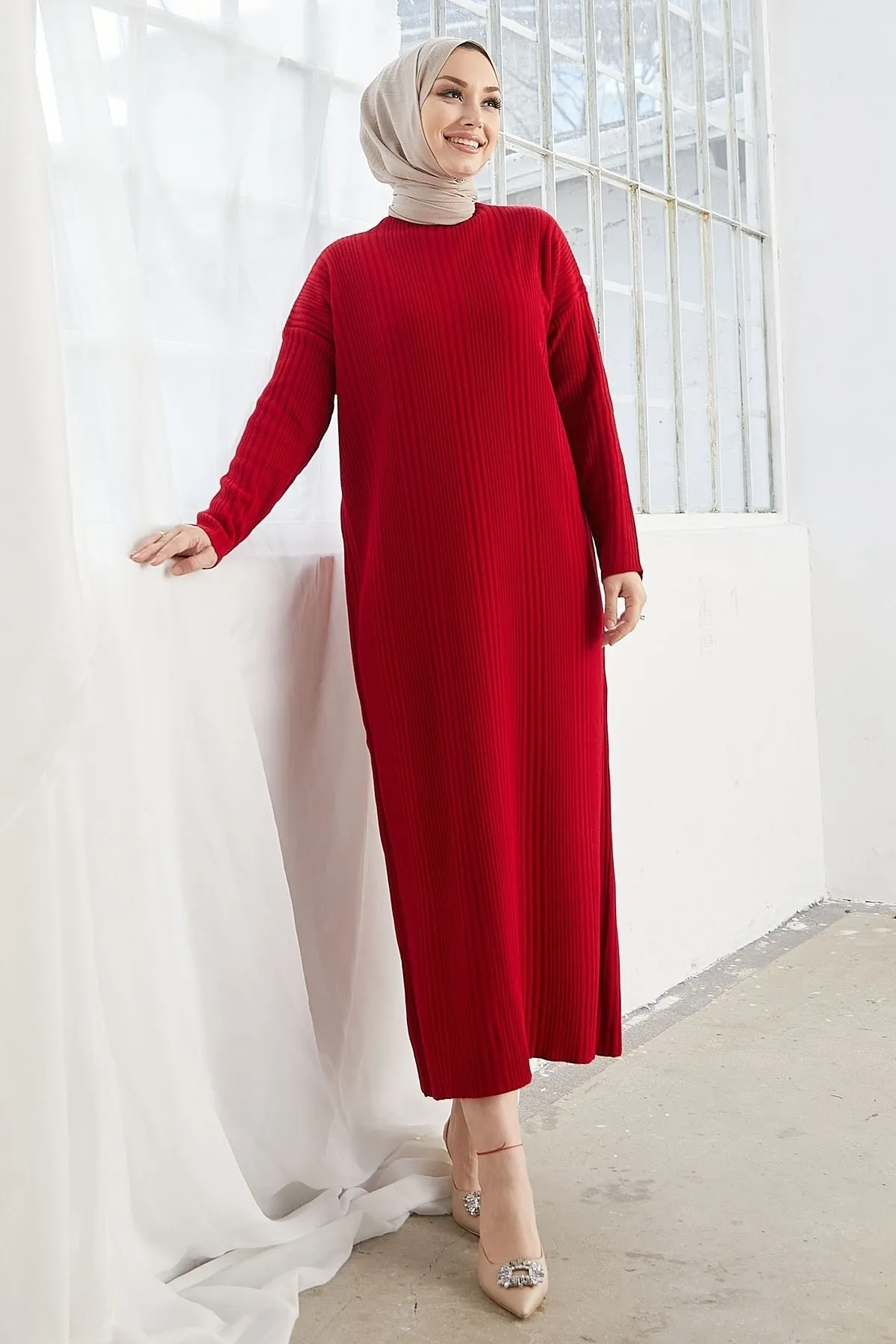 InStyle  Langes Strickkleid mit Rollkragen von Arissa – Rot