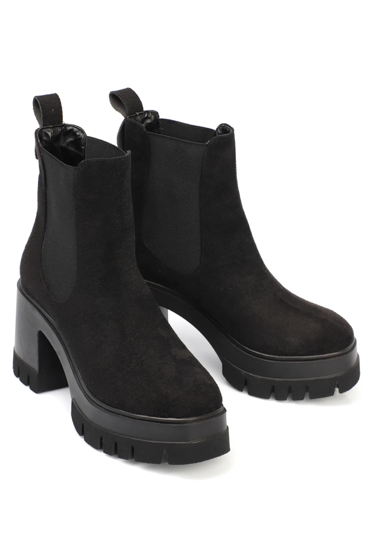 Capone Outfitters  Damenstiefel mit runder Spitze, seitlichem Gummizug und mittelhohem Absatz