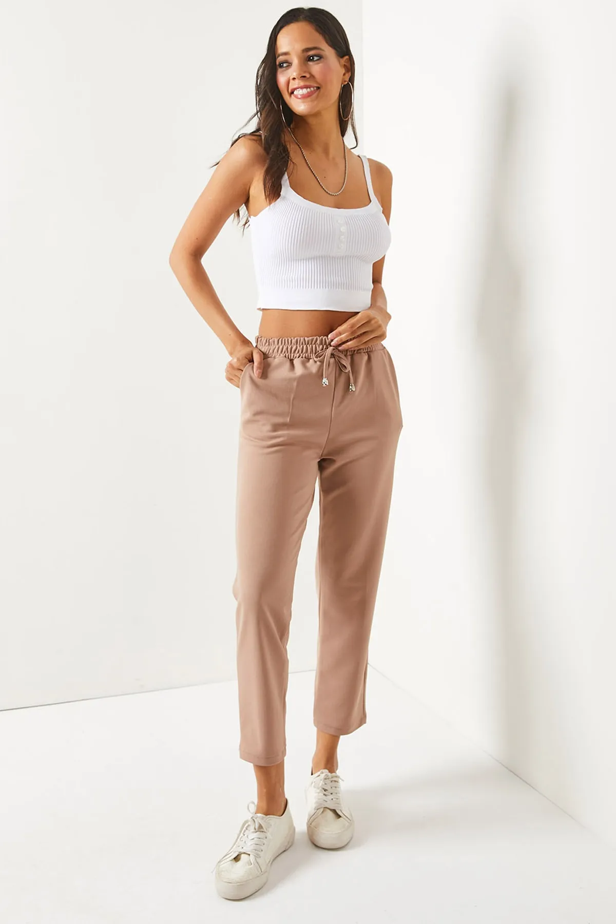 Olalook  Damen-Karottenhose mit elastischer Taille und Taschen in Milchkaffee PNT-19000203
