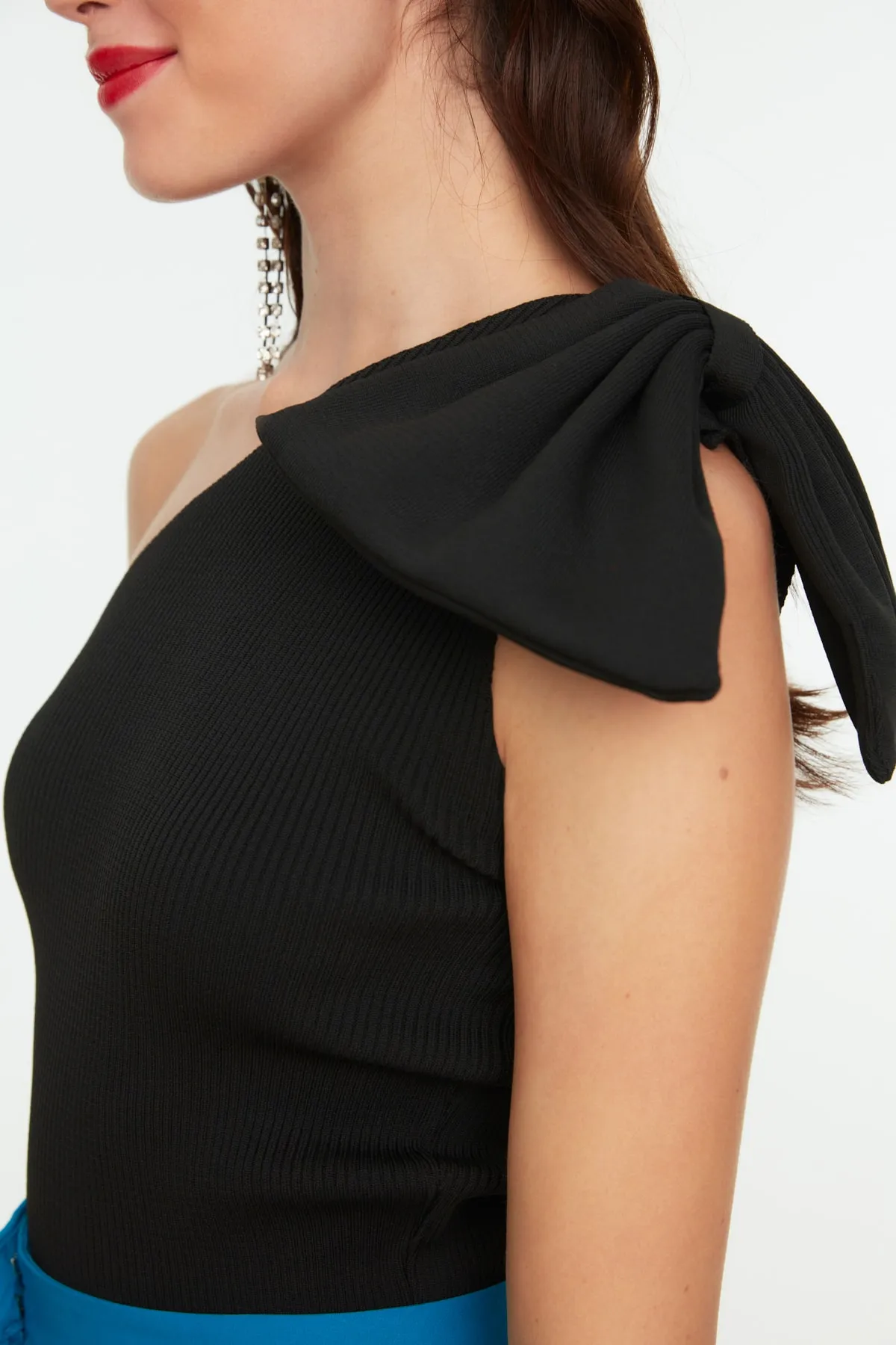 Trendyol Collection  Schwarze Strickbluse TPRSS22BZ0166