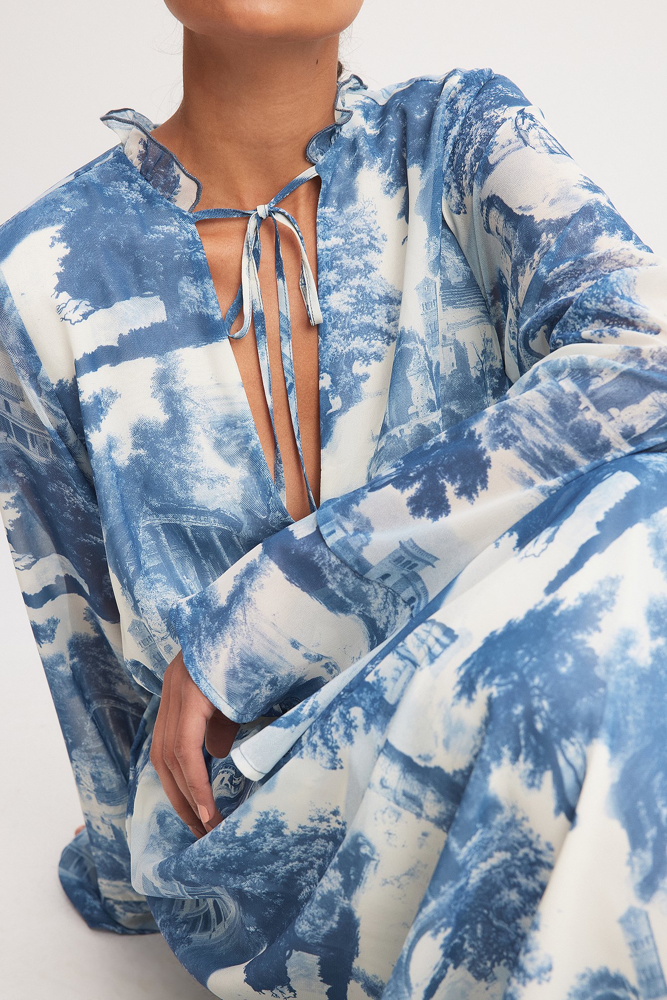 Gewebtes Maxikleid mit V-Ausschnitg