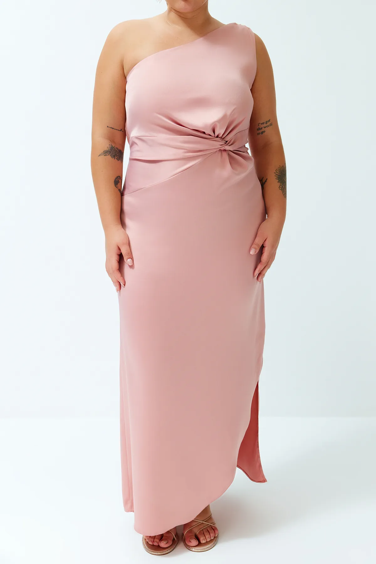 Trendyol Curve  Rosa gewebtes Satinkleid TBBSS24AH00113