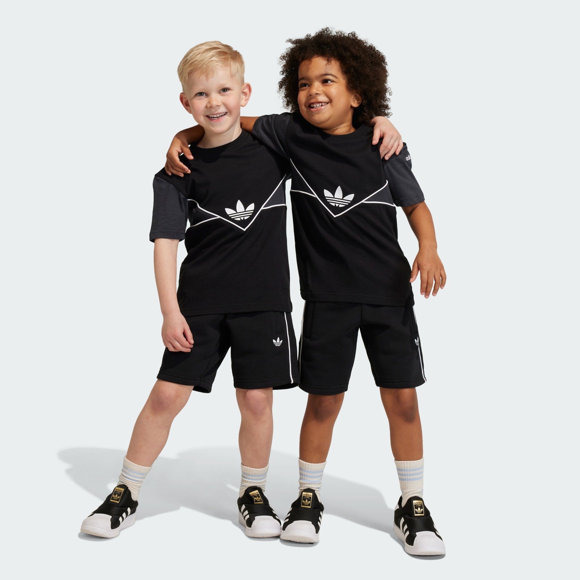 adidas Originals Trainingsanzug ADICOLOR SHORTS UND T-SHIRT SET