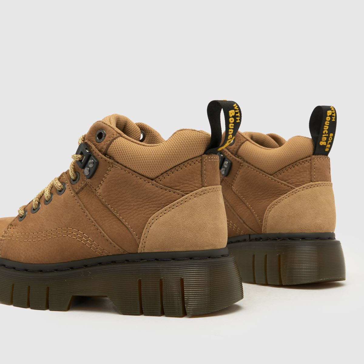 Dr. Martens Woodard túrabakancs bézs színben
