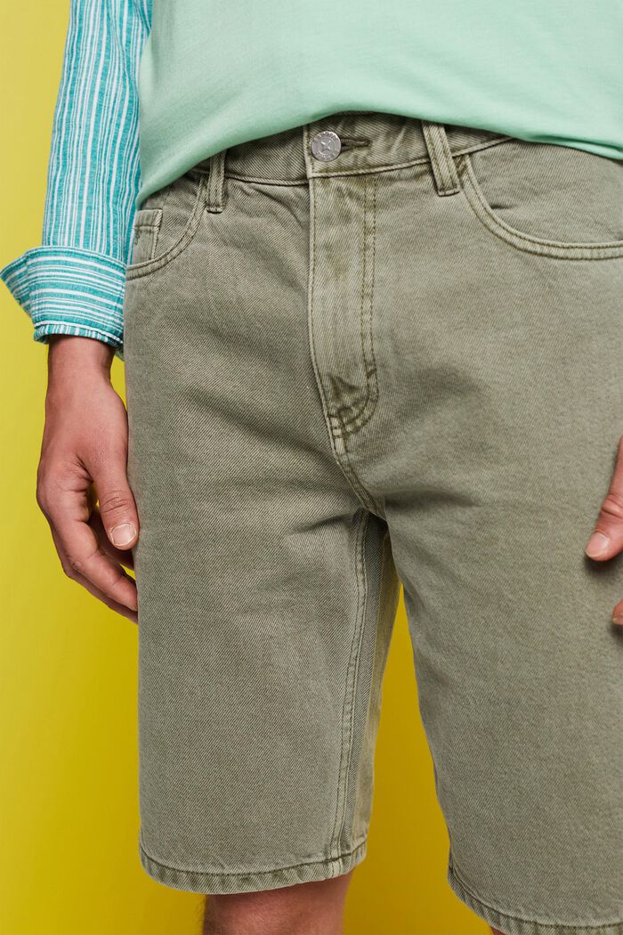 Shorts aus Coloured Denim