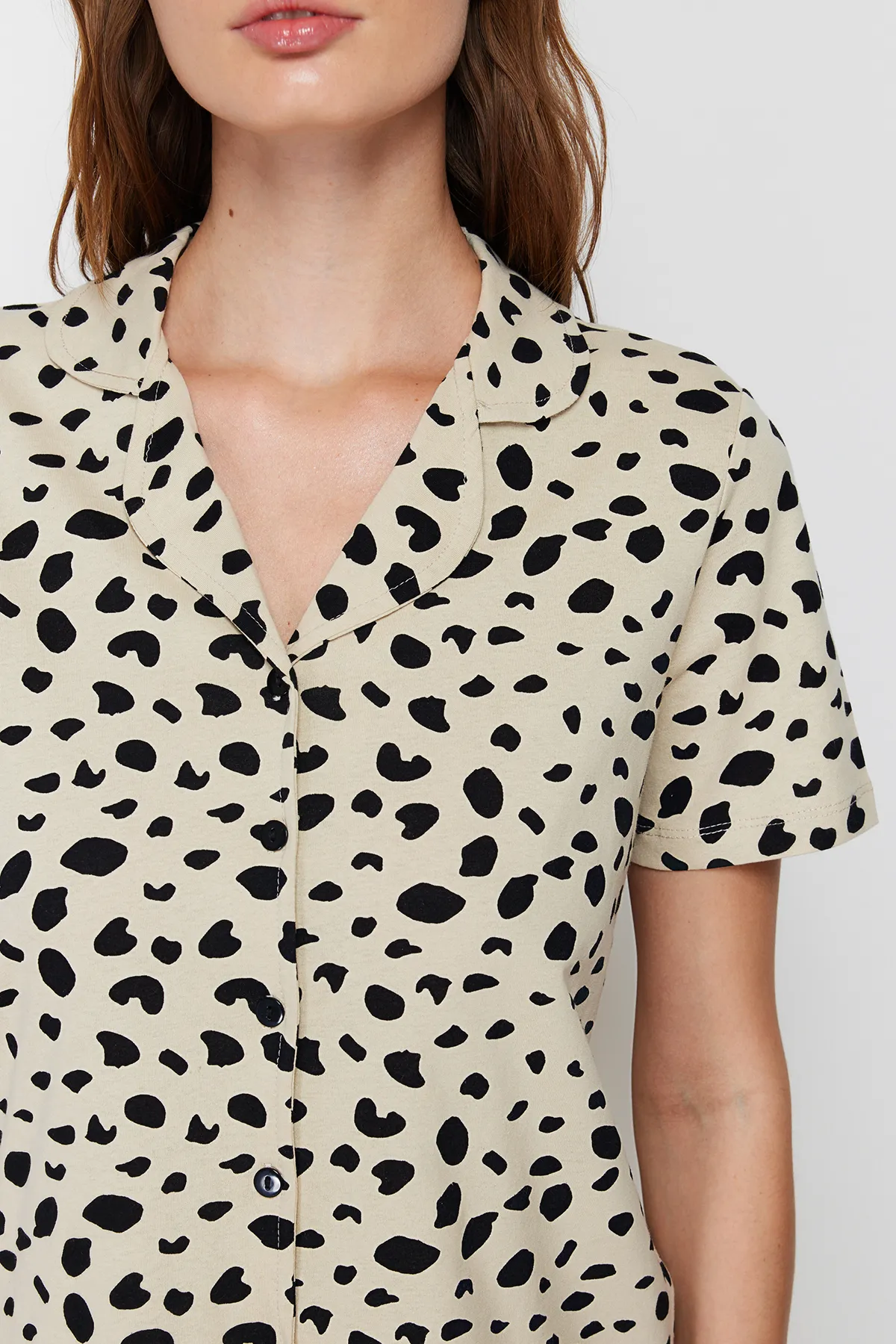 Trendyol Collection  Mehrfarbiges Strick-Pyjama-Set aus 100 % Baumwolle mit Leopardenmuster THMSS24PT00025