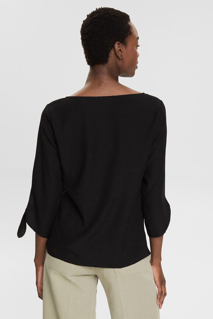 Stretch-Bluse mit offenen Kanten
