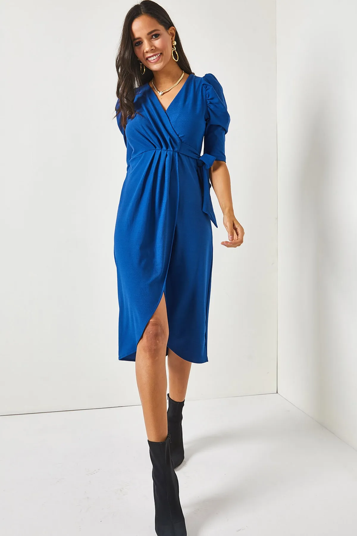 Olalook  Indigofarbenes, zweireihiges Kleid mit Wickelrock und Gürtel für Damen ELB-19001842
