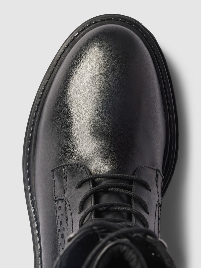 Schnürboots mit Lochmuster in schwarz