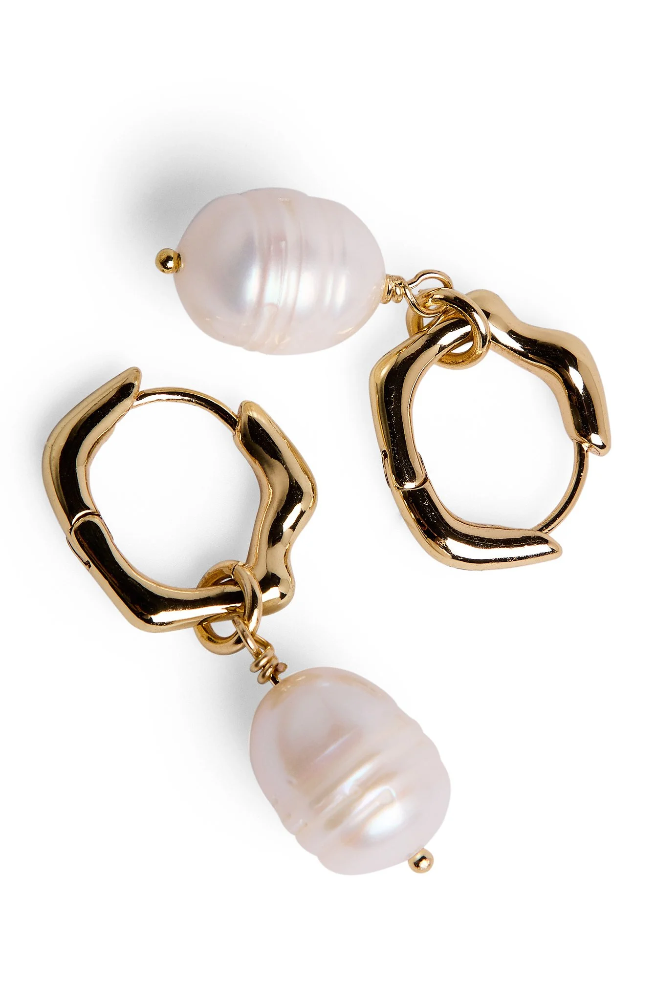 Perlenohrringe mit kleinem Ring