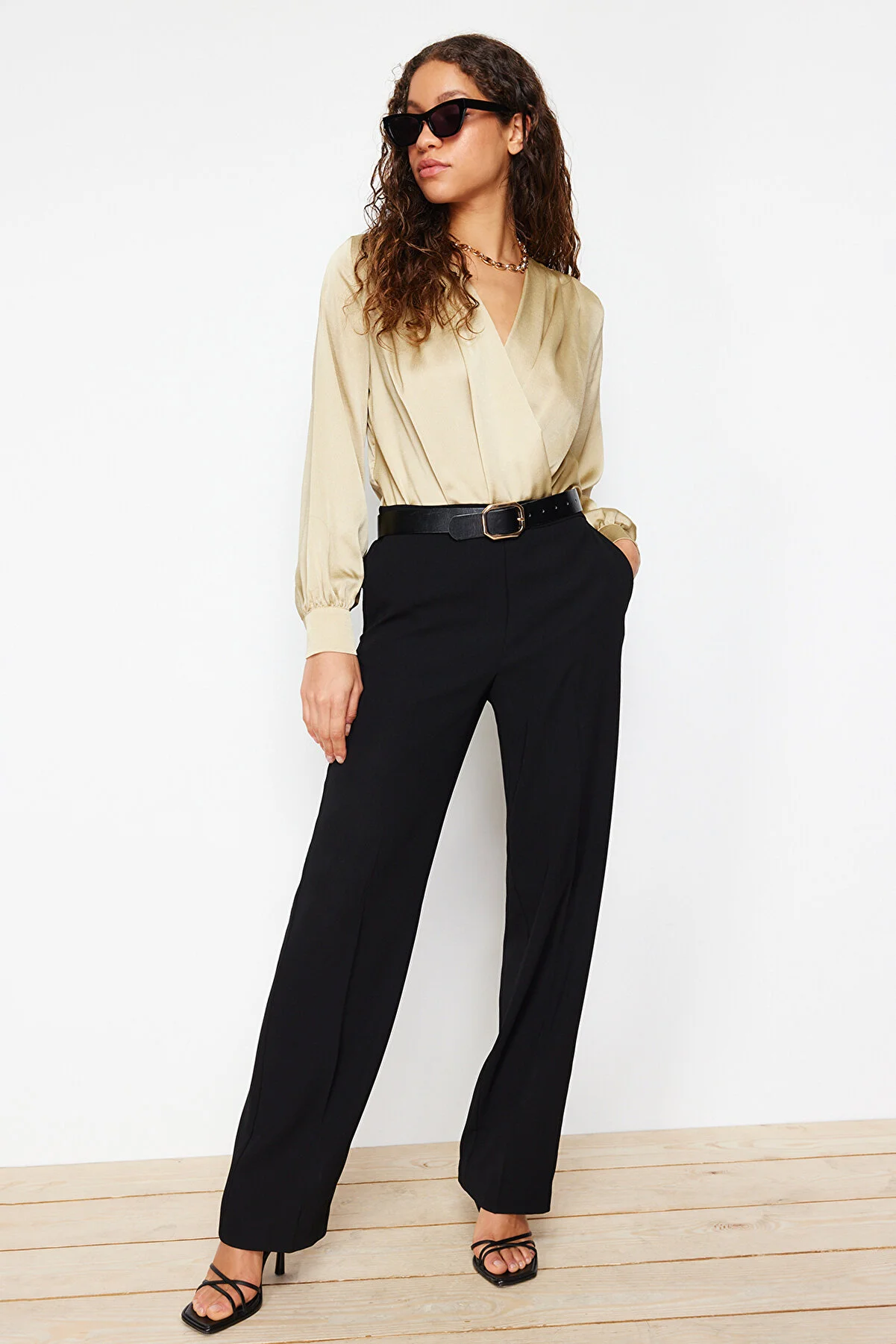 Trendyol Collection  Mintfarbener Satin-Body mit zweireihigem Kragen und Druckknopfdetail - TOFAW19BB0678