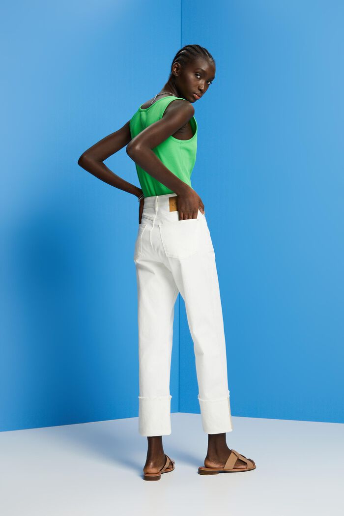 Jeans mit hohem Bund und Beinumschlag