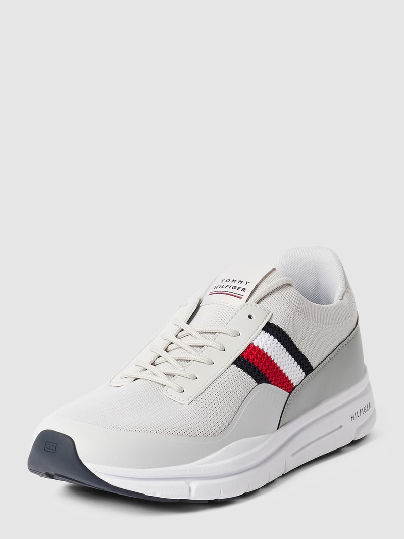 Sneaker mit Label-Details in weiß