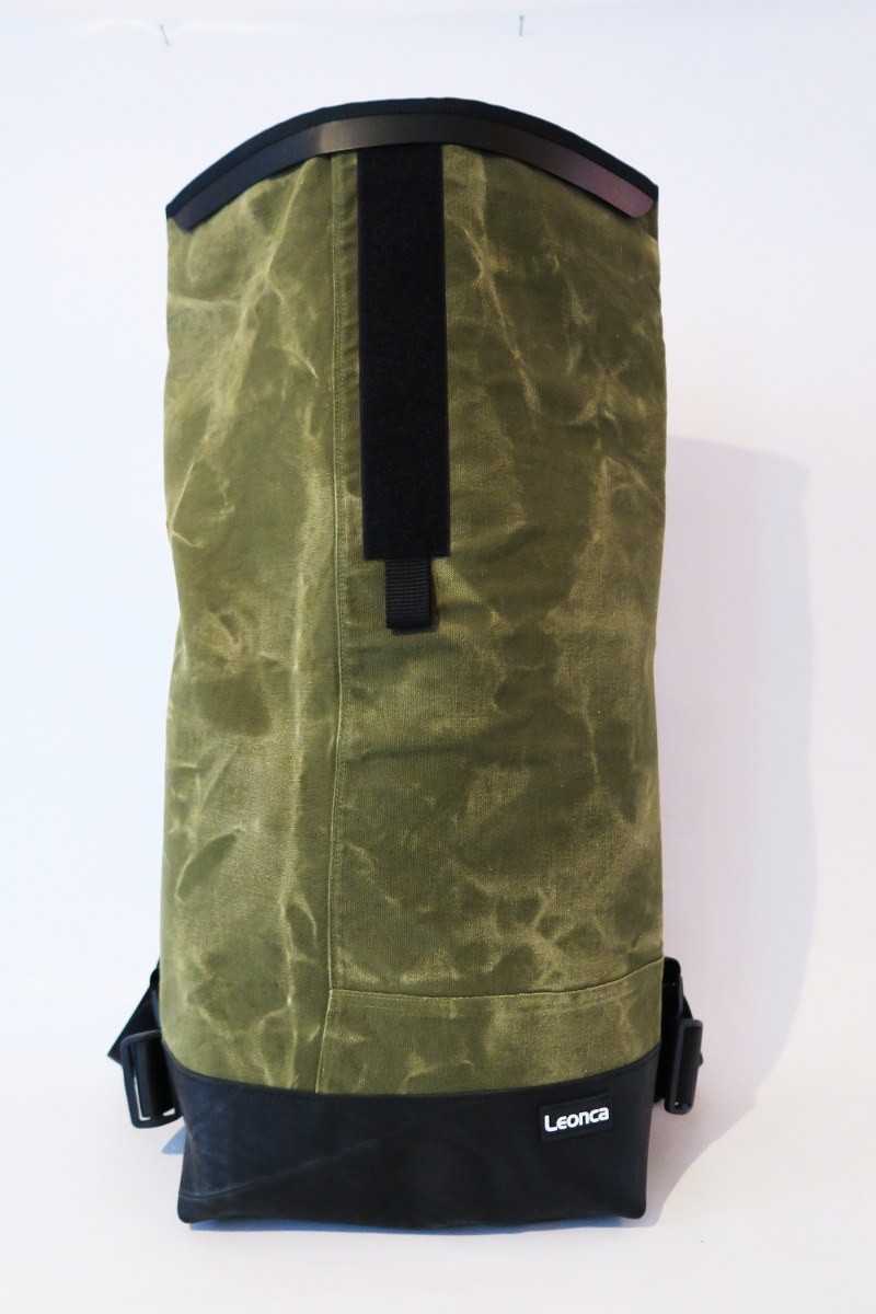 LEONCA Handtaschen khaki Rollrucksack Zeltleinen Oliv dunkel S