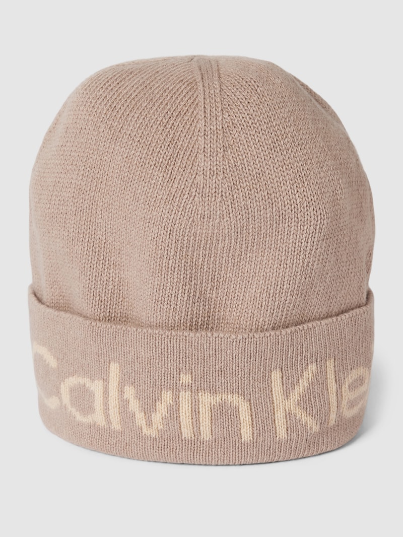 Beanie mit breitem Umschlag und Label-Detail in beige