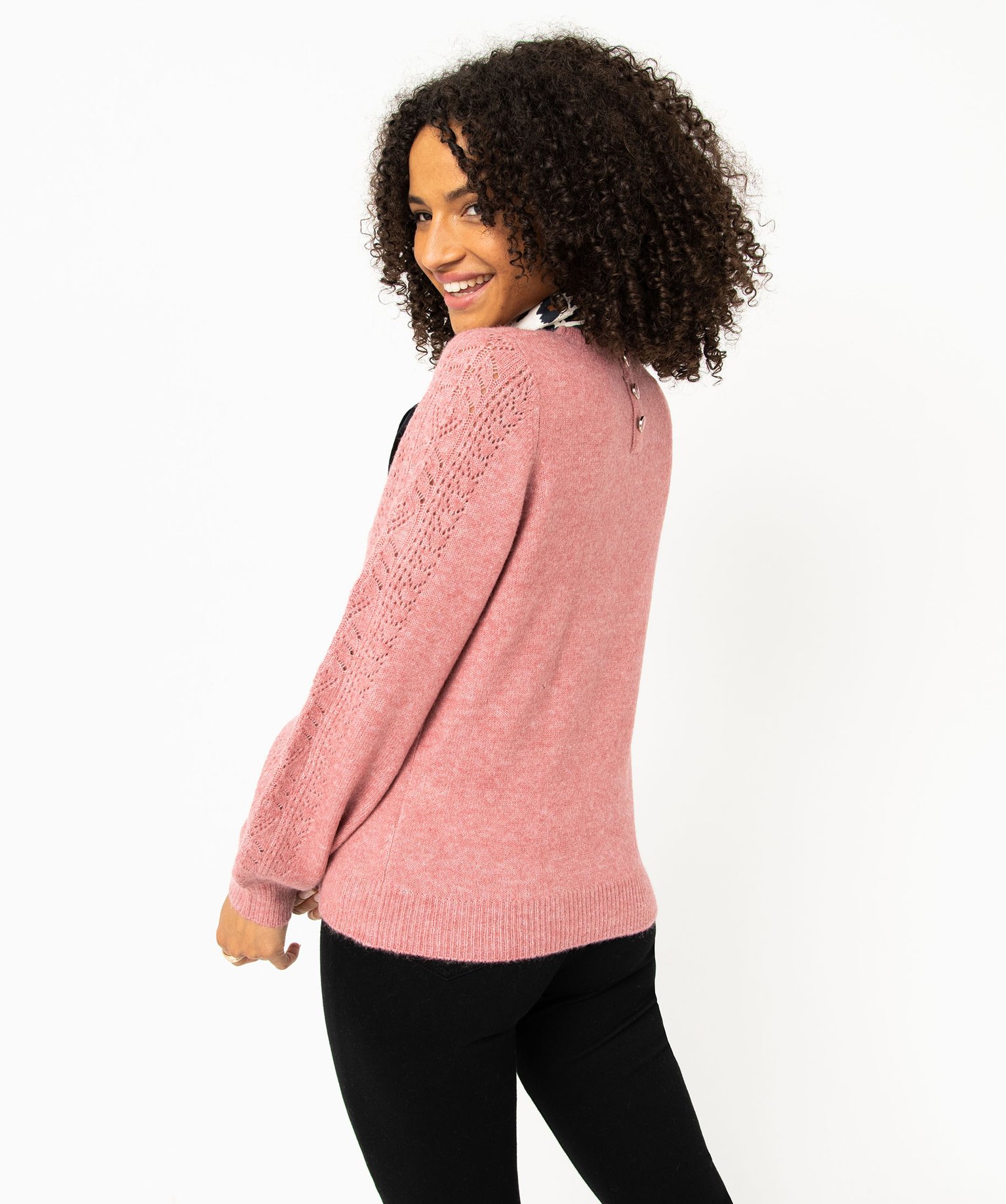 Pull en maille ajourée avec boutons décoratifs femme rose | GEMO