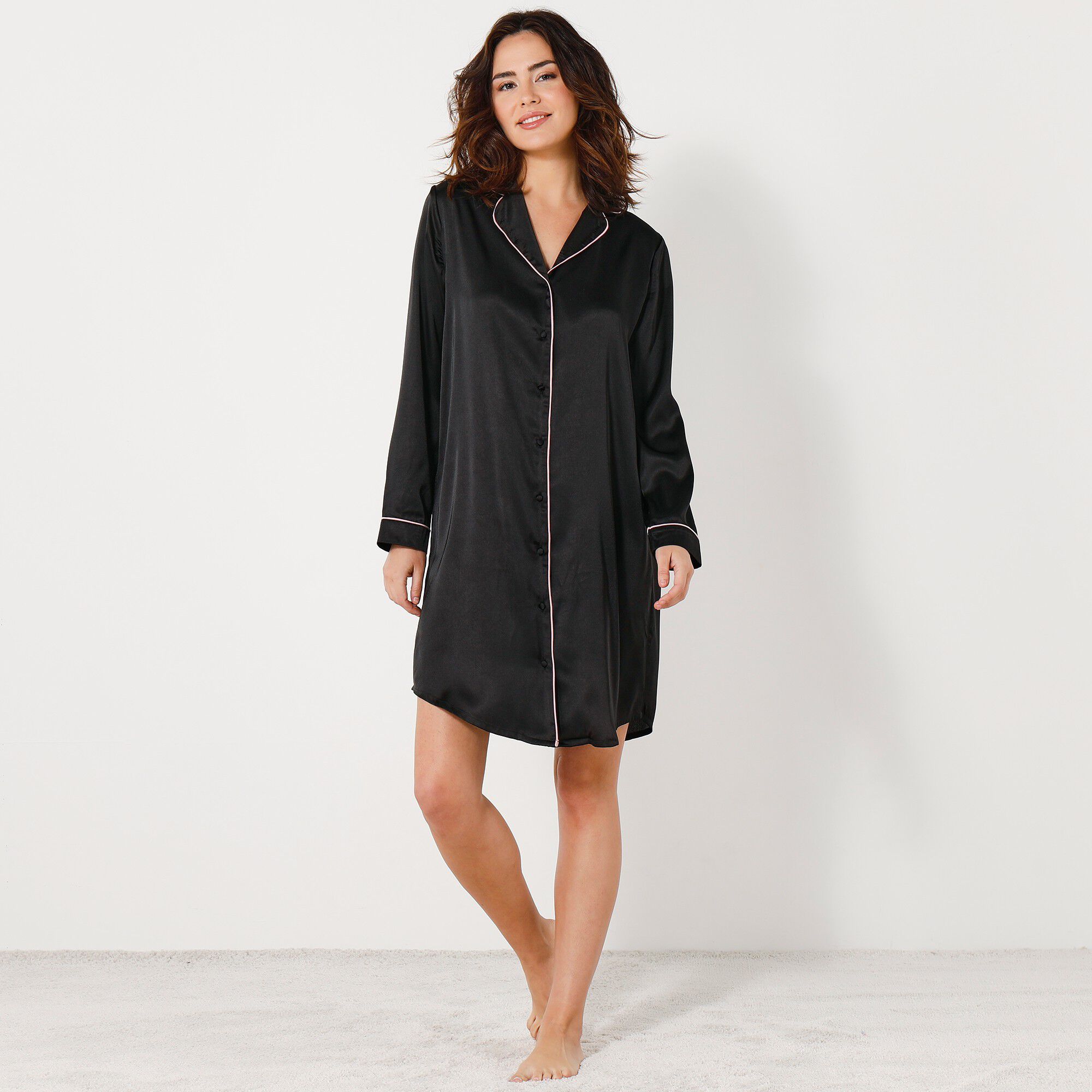 Chemise de nuit forme liquette en satin uni