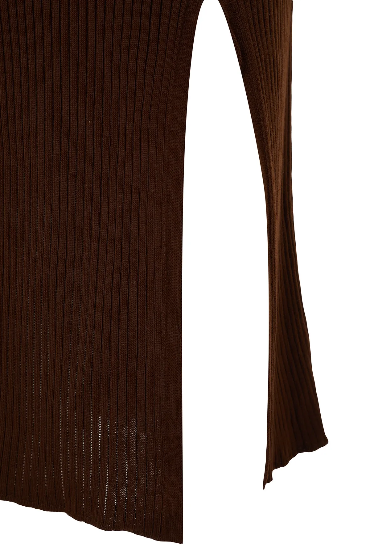 Trendyol Collection  Braunes Set aus Strickoberteil und -unterteil mit kurzem Rock TWOAW23AU00240