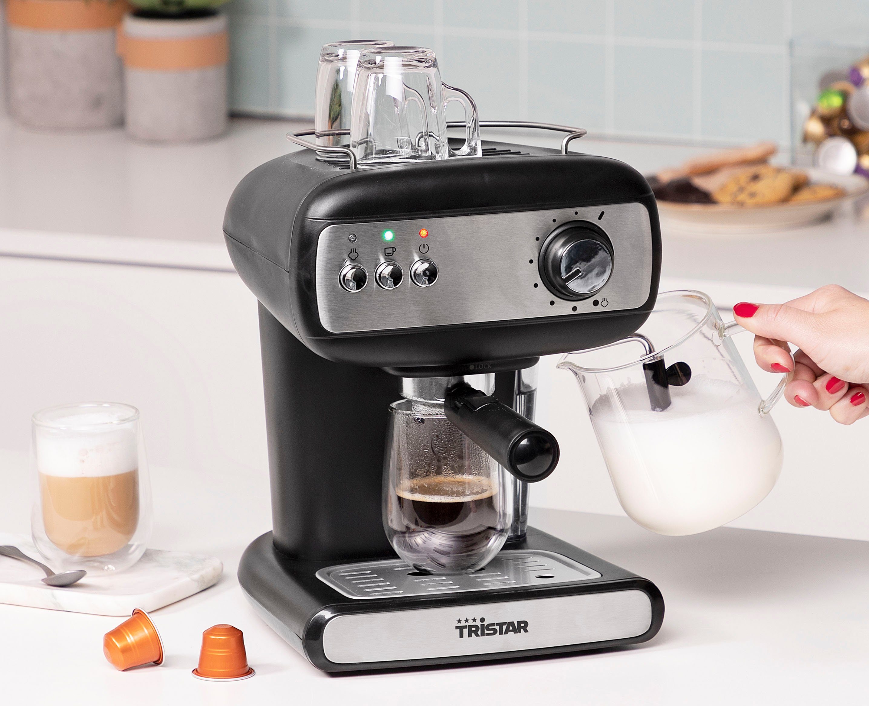 Tristar Espressomaschine CM-2276-DE, mit Tassenwärmer und Milchschaum-Düse, 20-bar