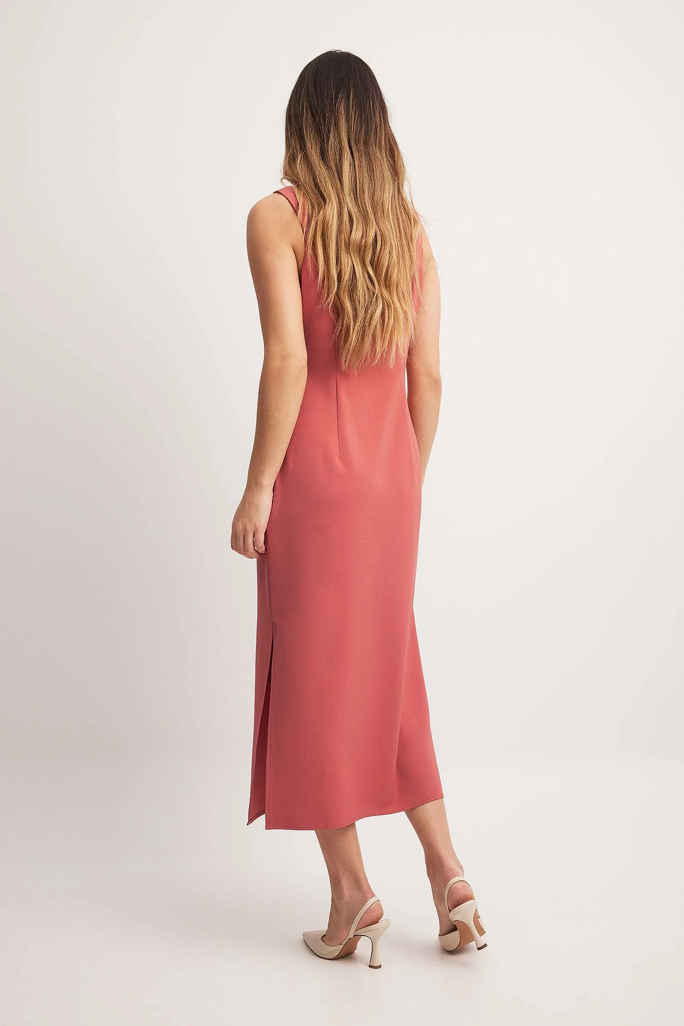 Eng anliegendes Midikleid mit eckigem Ausschnitt